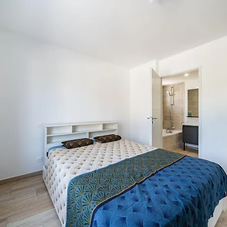 Hotel Spacious House With Terrace And Garden
