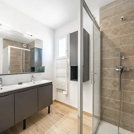 Spacious House With Terrace And Garden Hotel 4*