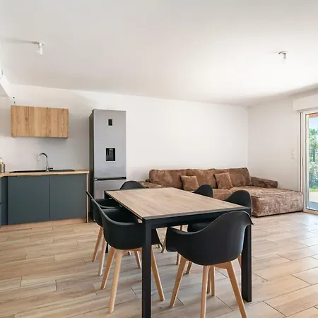 Hotel Spacious House With Terrace And Garden