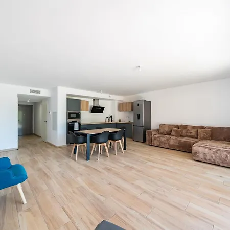 Hotel Spacious House With Terrace And Garden 4*