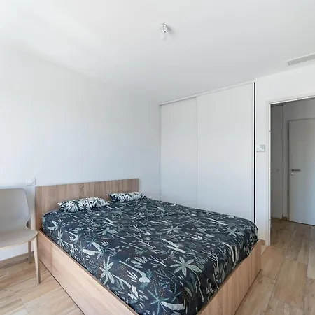 Ξενοδοχείο Spacious House With Terrace And Garden