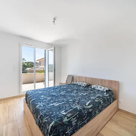 Spacious House With Terrace And Garden 酒店